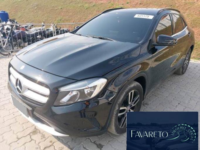 MERCEDES BENZ GLA 200 16/16