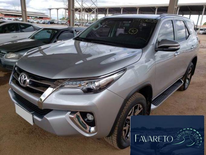 TOYOTA HILUX SW4 16/16